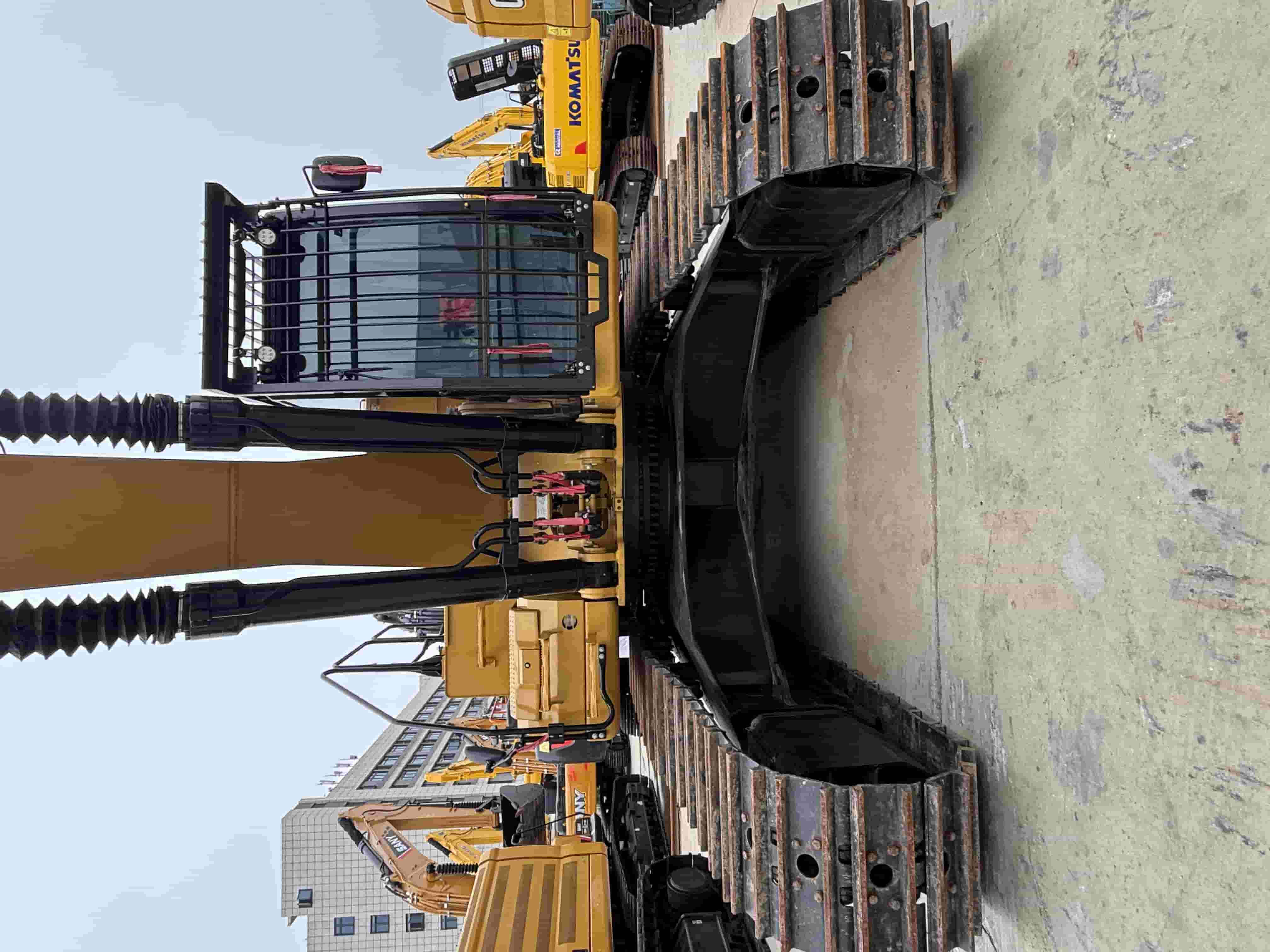 Cat 350 photo 3