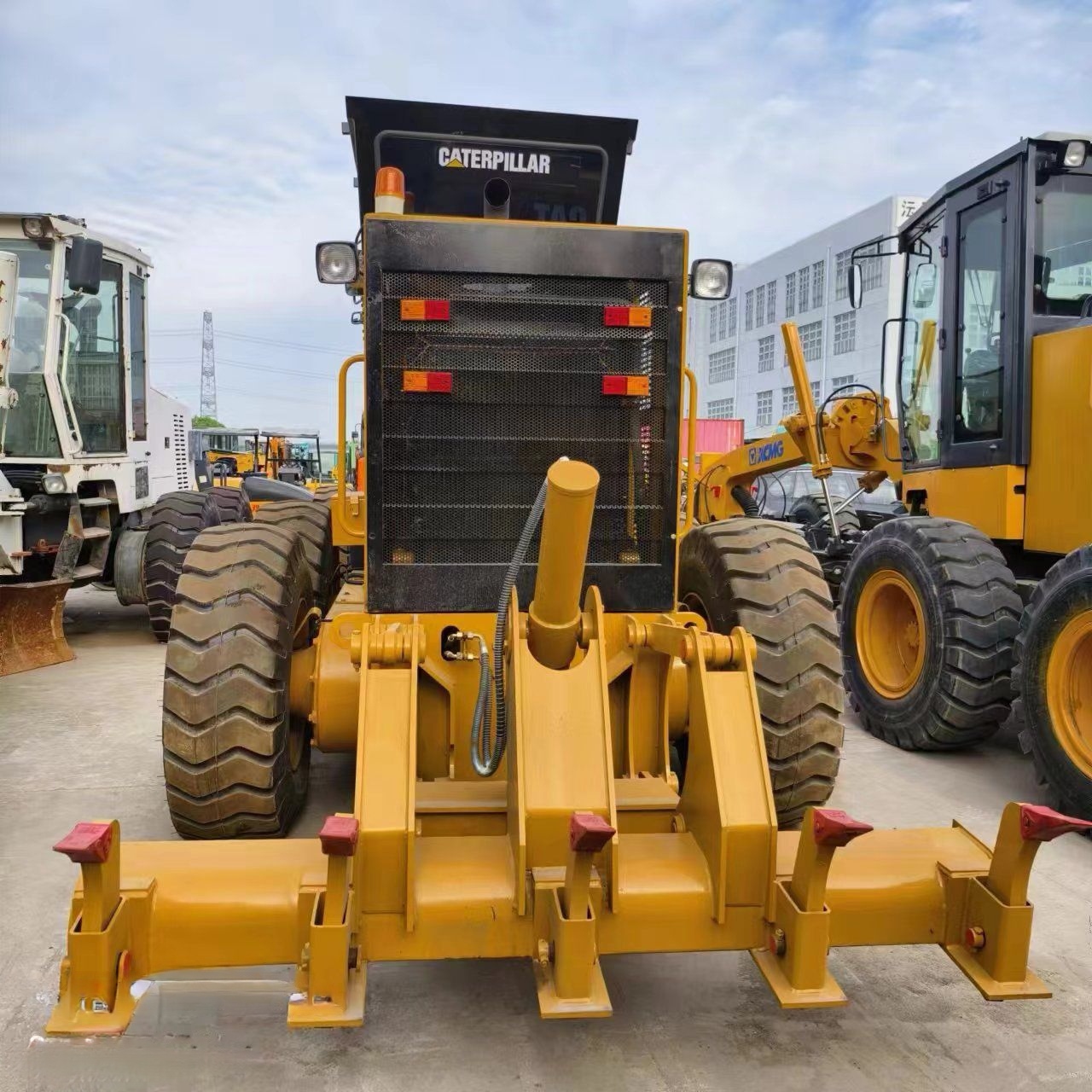 Cat 140H motor grader photo 3