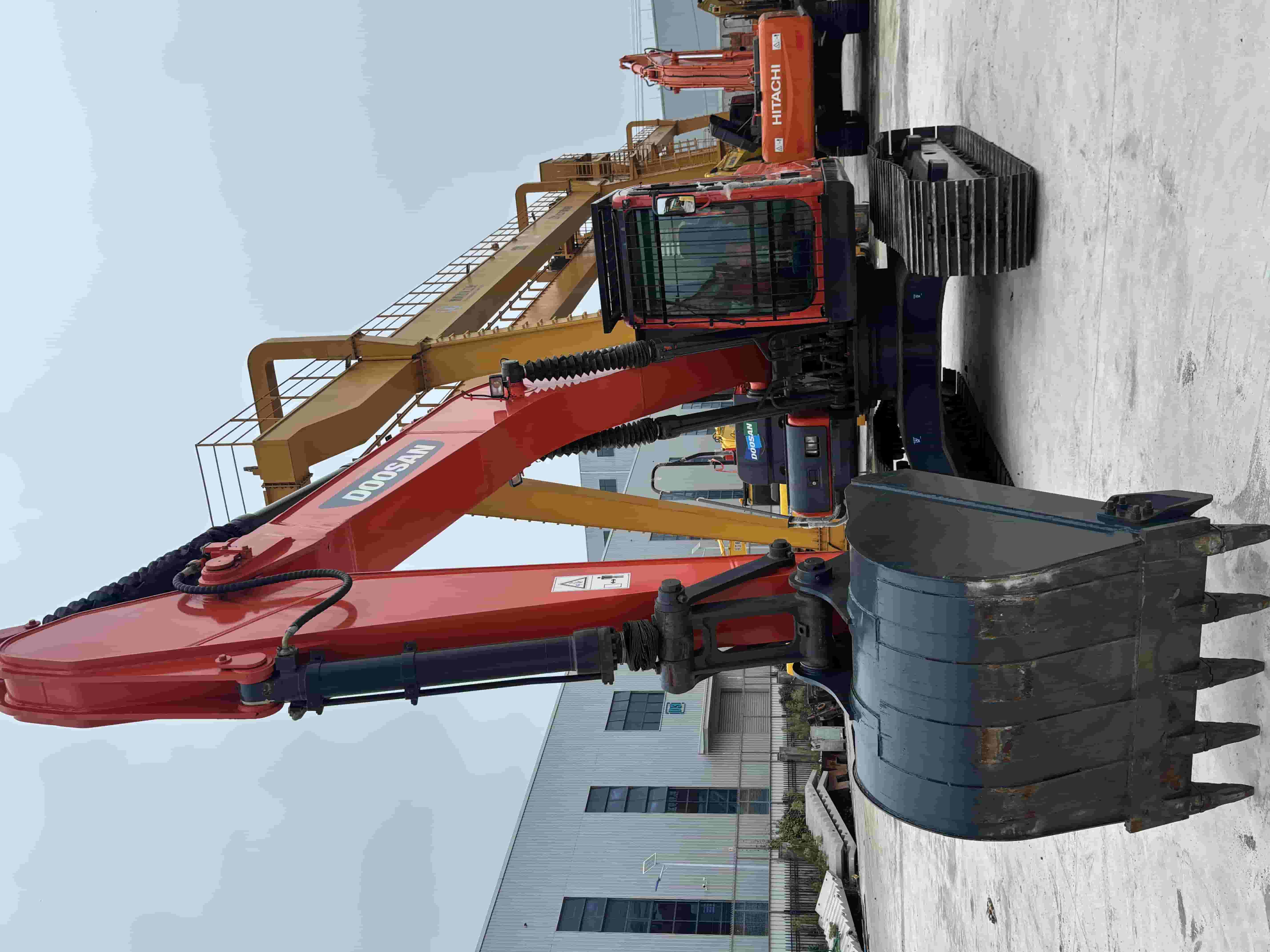 Doosan 225 photo 3