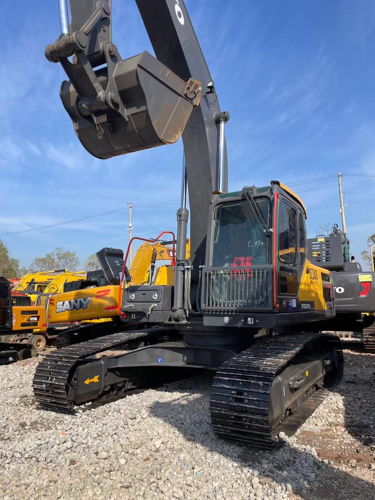 Volvo EC240 photo 1