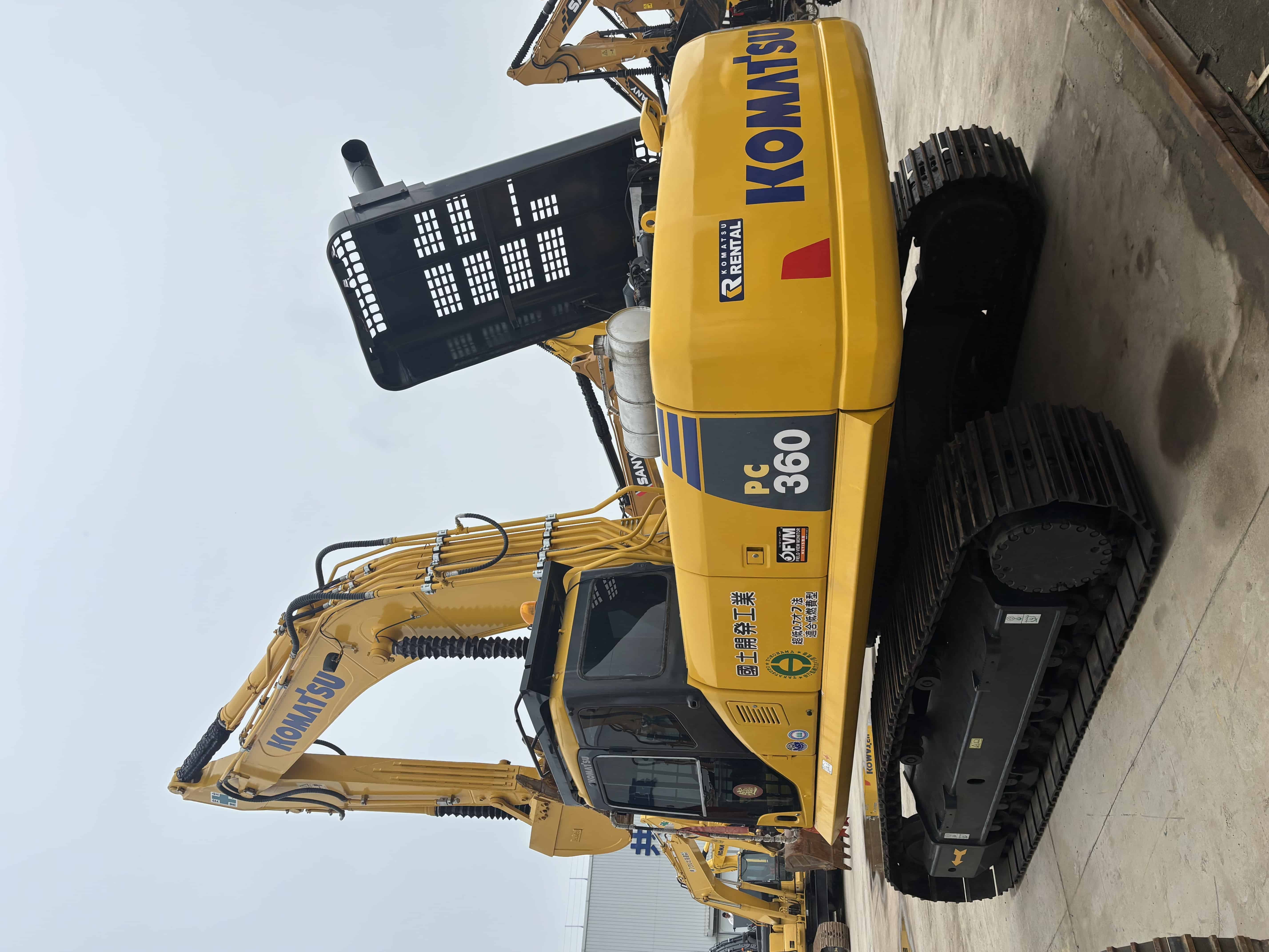 Komatsu PC360 photo 2