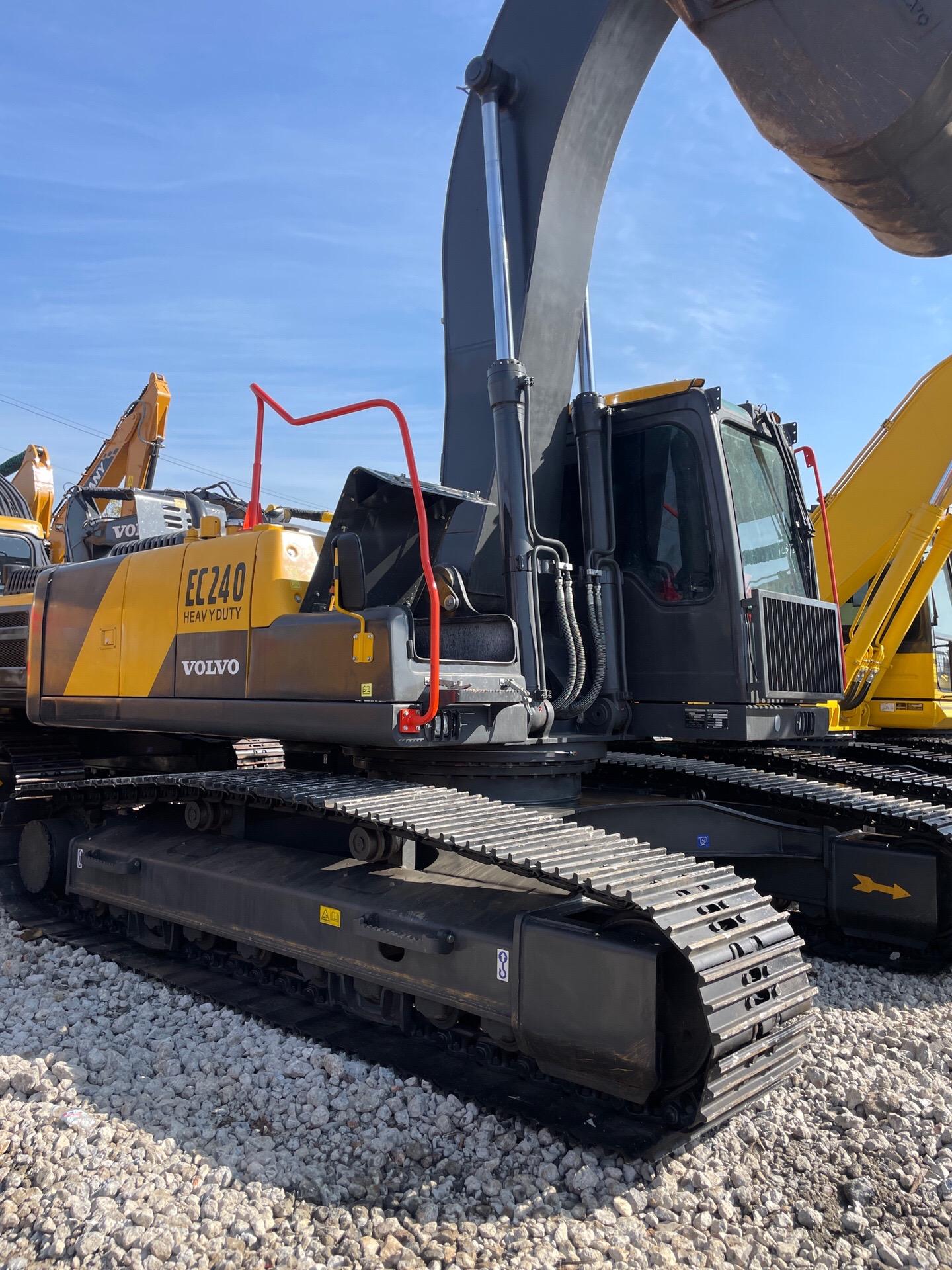 Volvo EC240 photo 2