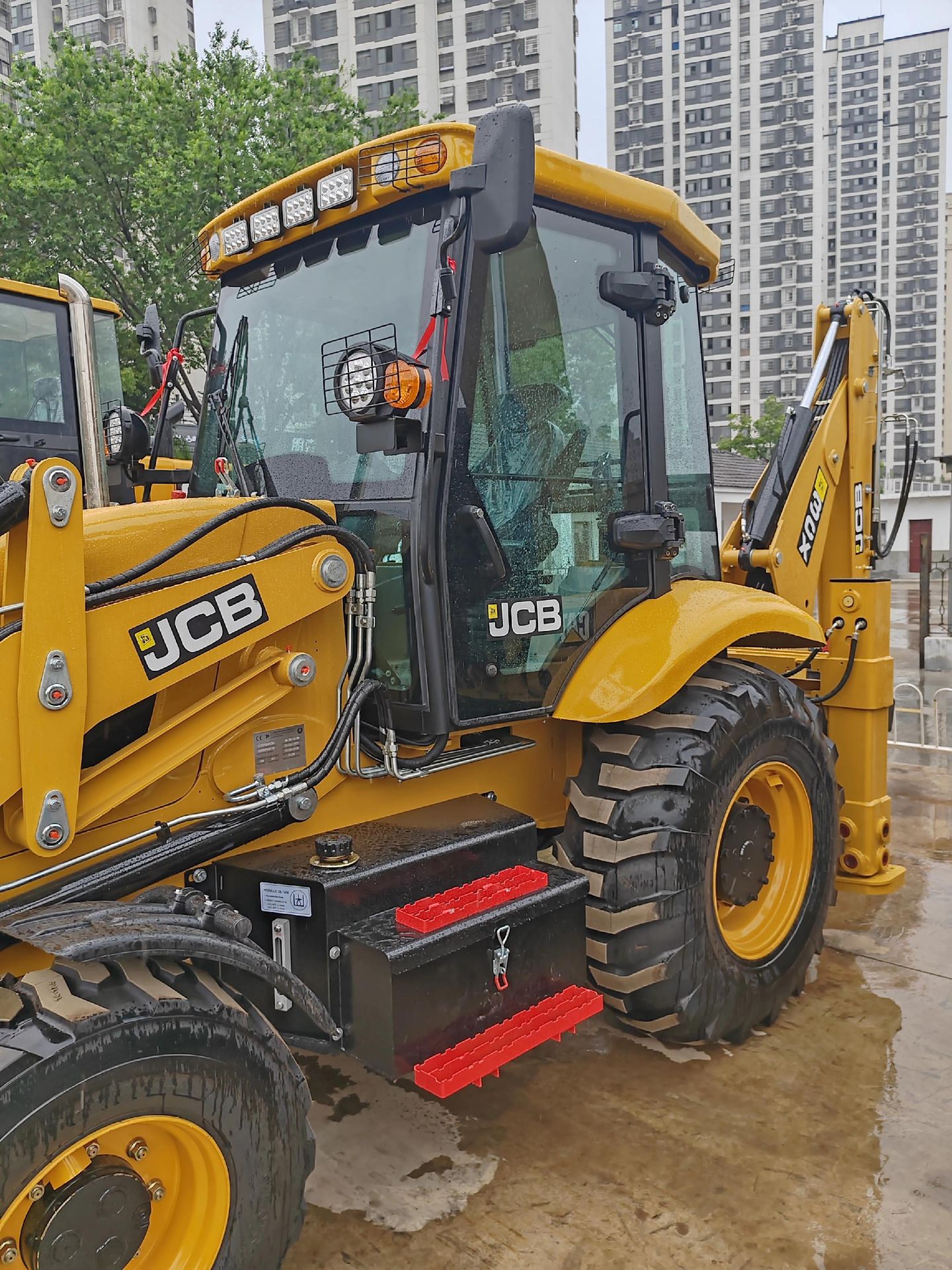 JCB-3CX backhoe loader photo 4
