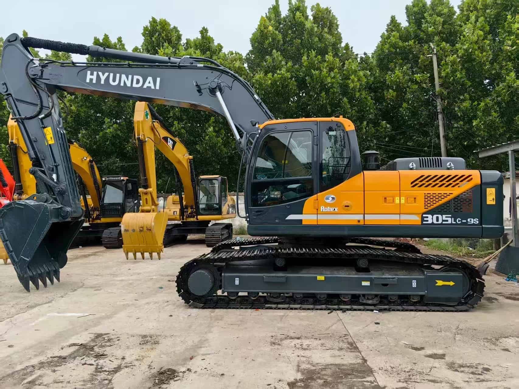 Hyundai 305LC-9S photo 2