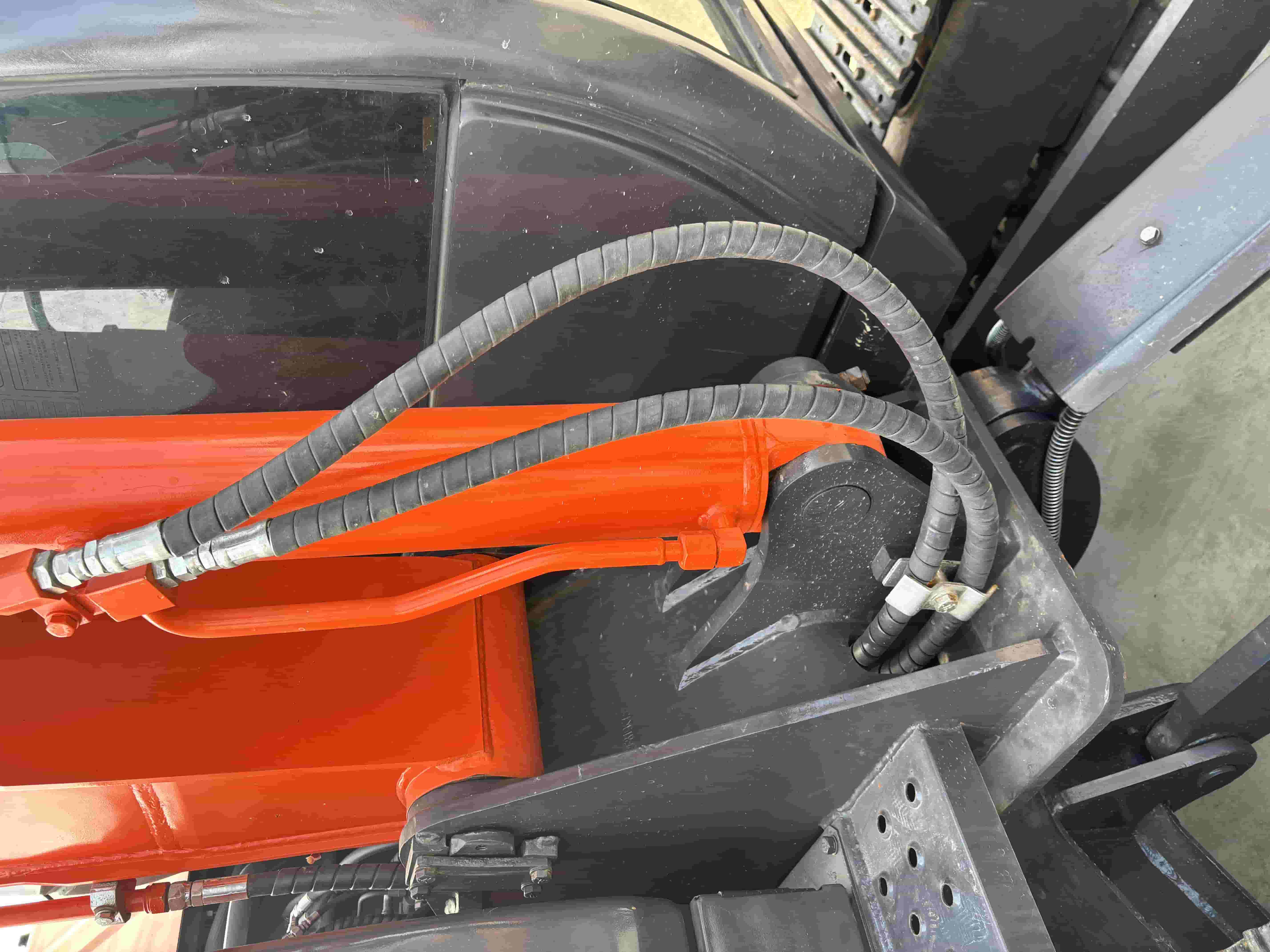 Hitachi ZX60 photo 5