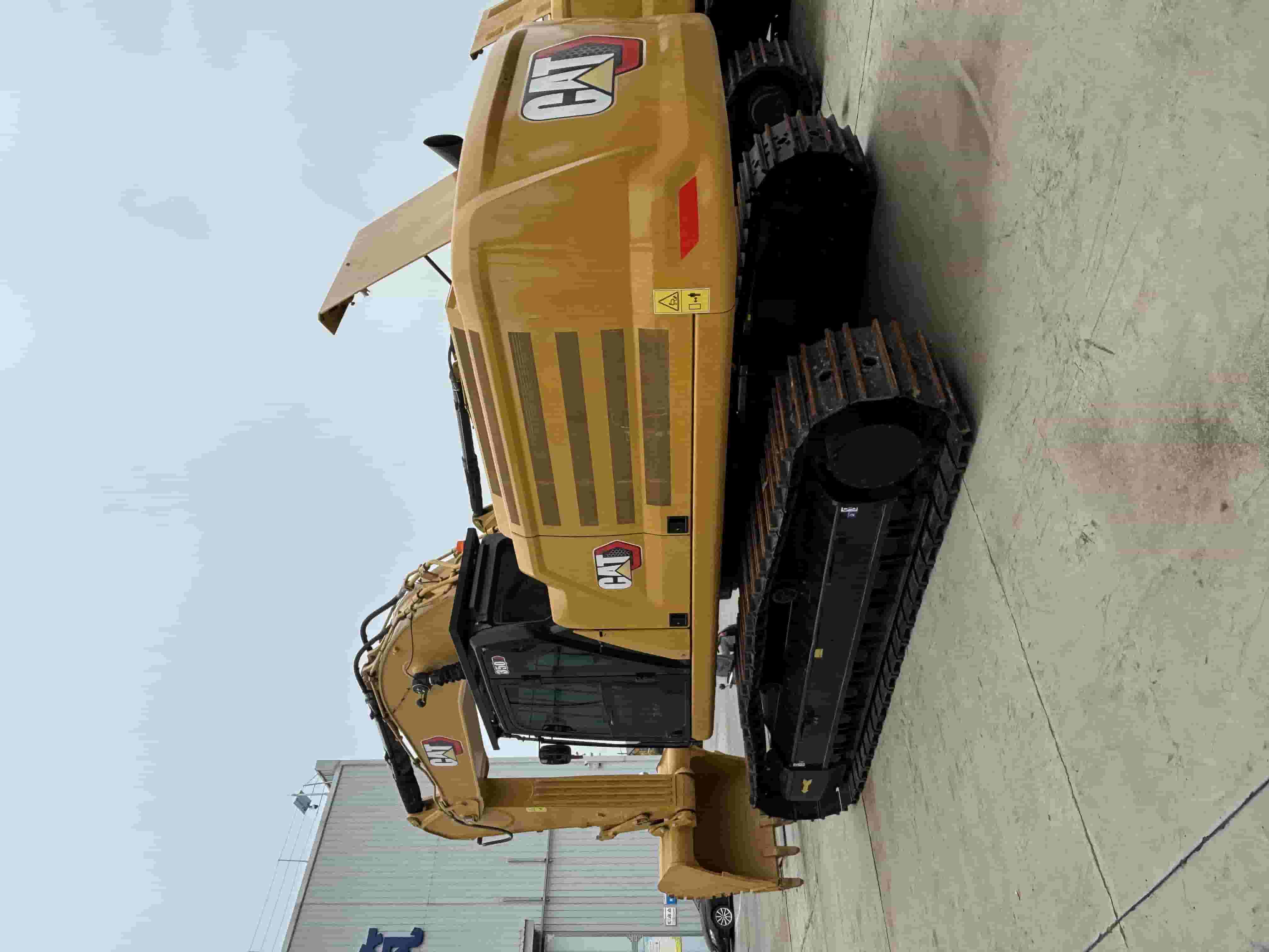 Cat 350 photo 4