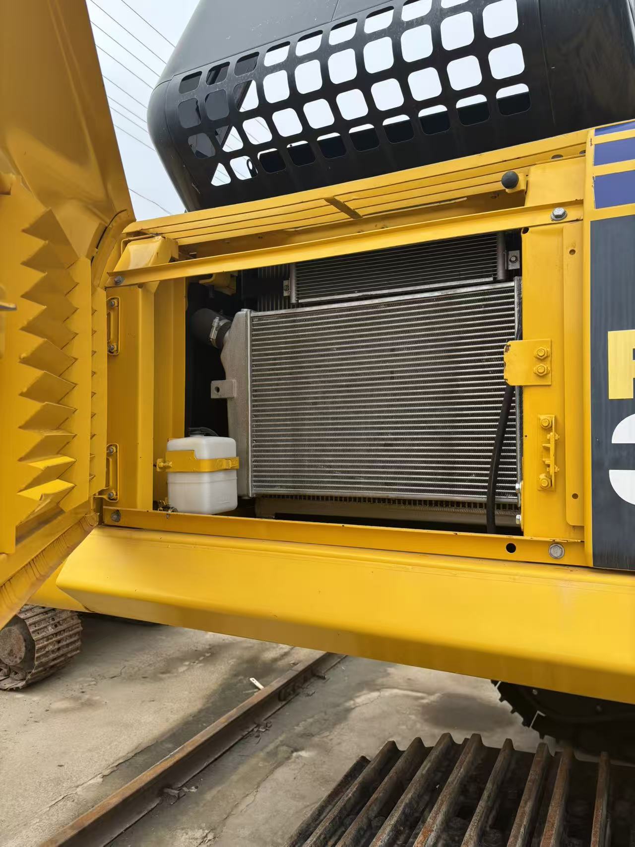 Komatsu PC360 photo 5