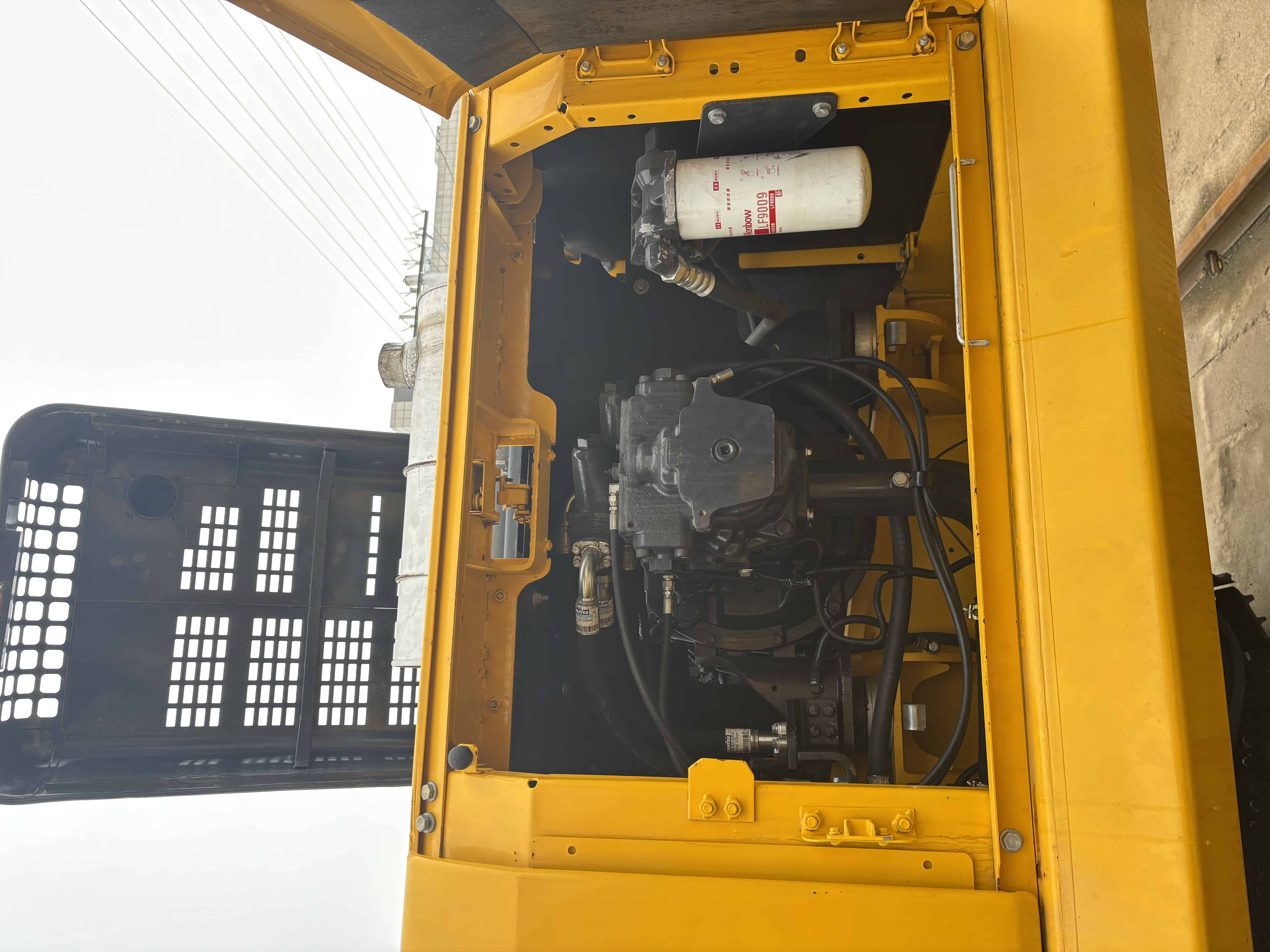 Komatsu PC360 photo 9
