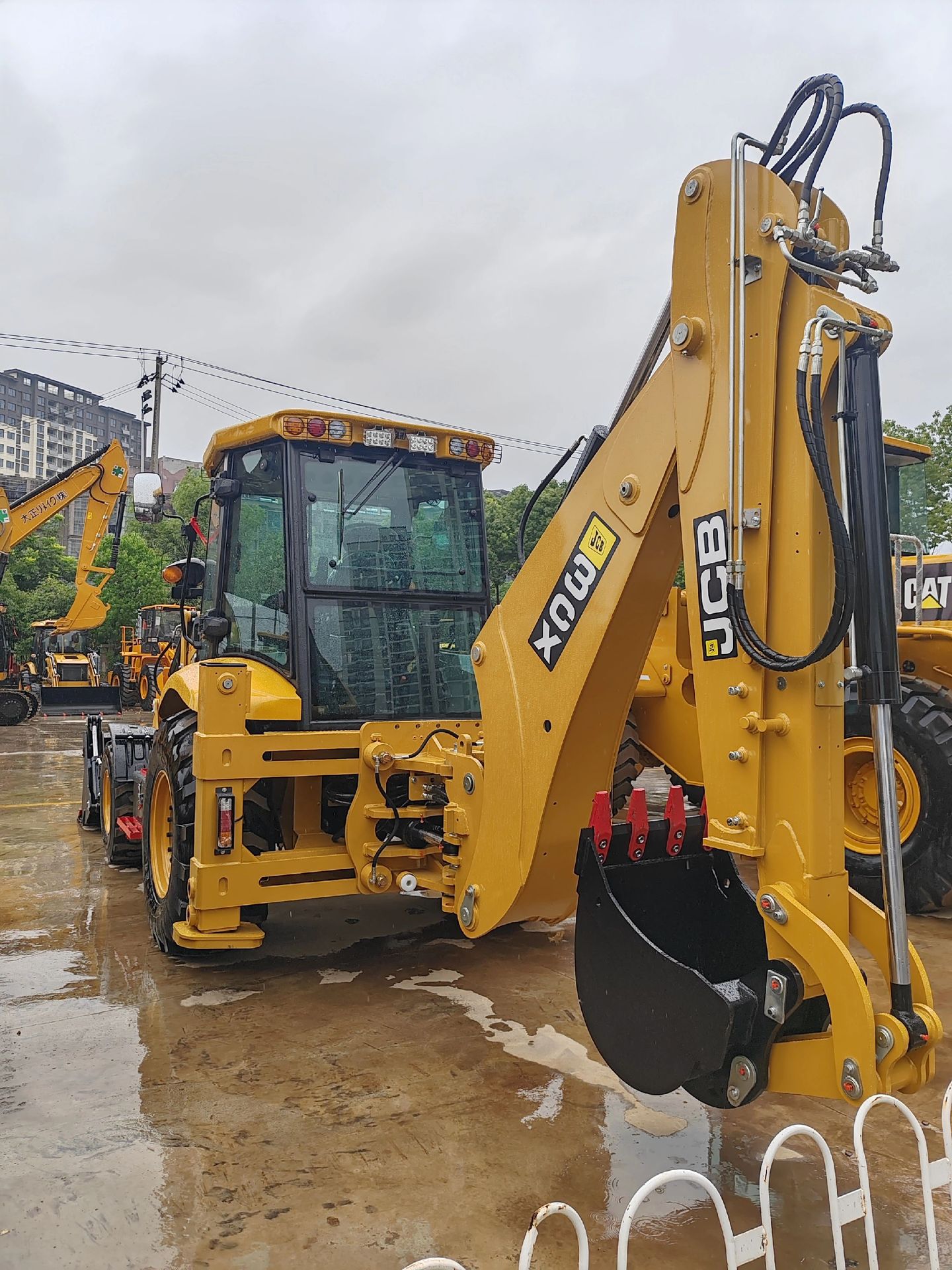 JCB-3CX backhoe loader photo 3