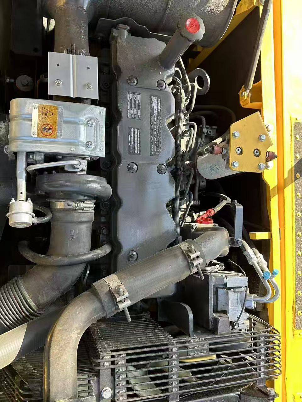 Komatsu PC200 photo 11