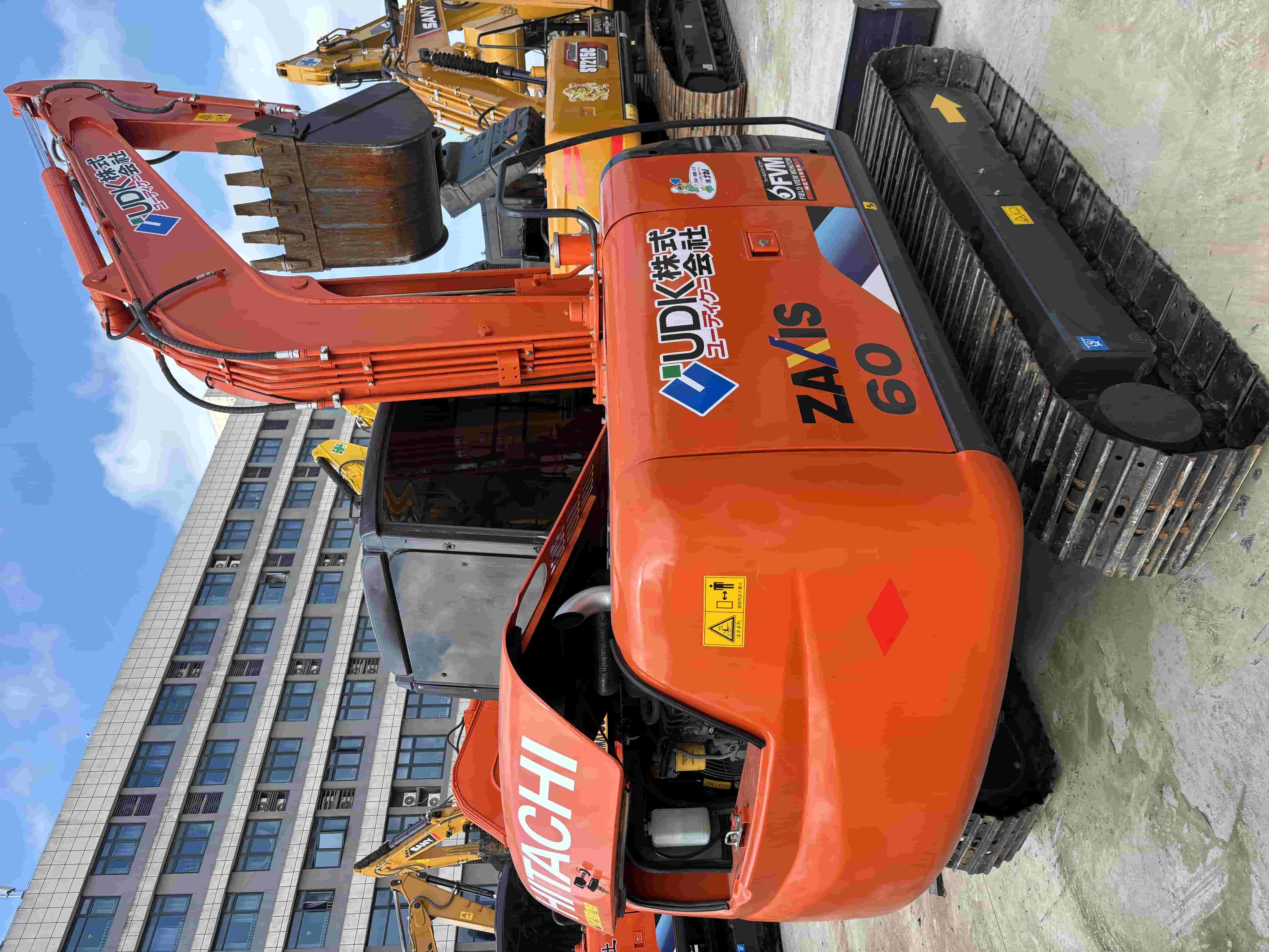 Hitachi ZX60 photo 2