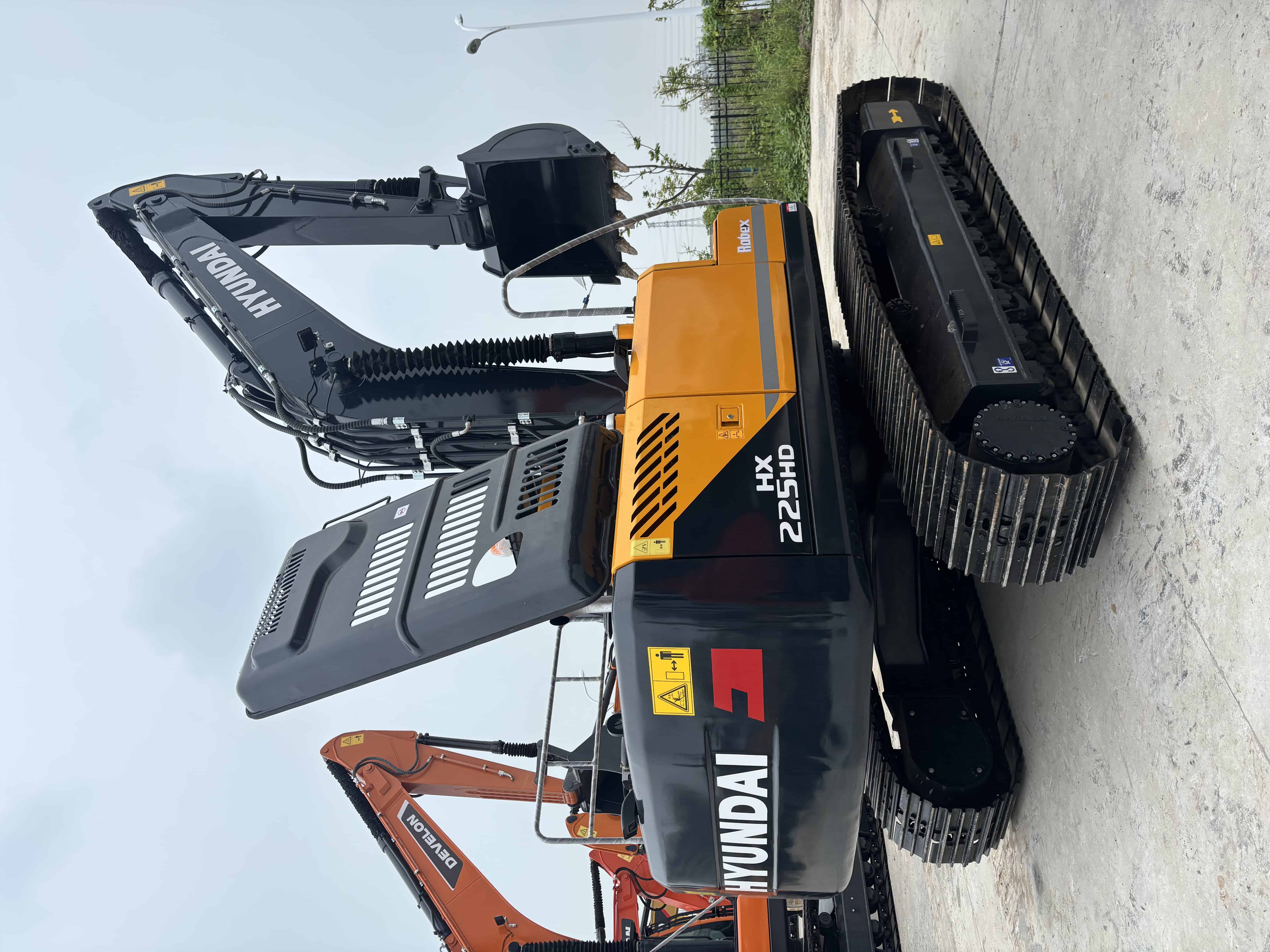 Hyundai HX225HD