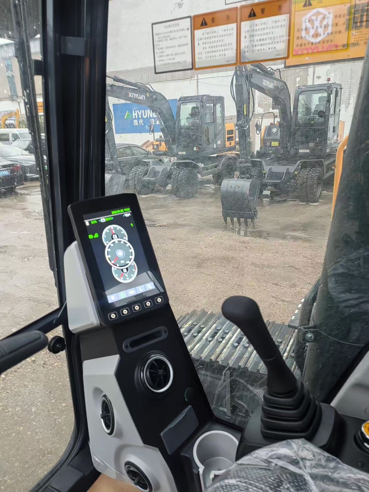 Hyundai HX205G photo 4