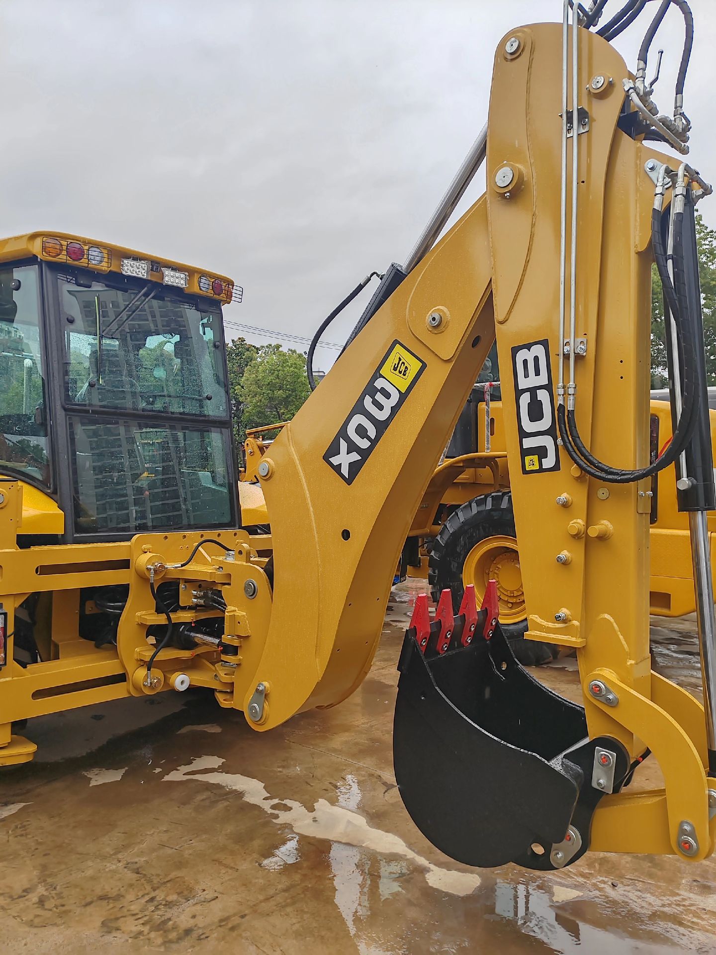 JCB-3CX backhoe loader photo 6