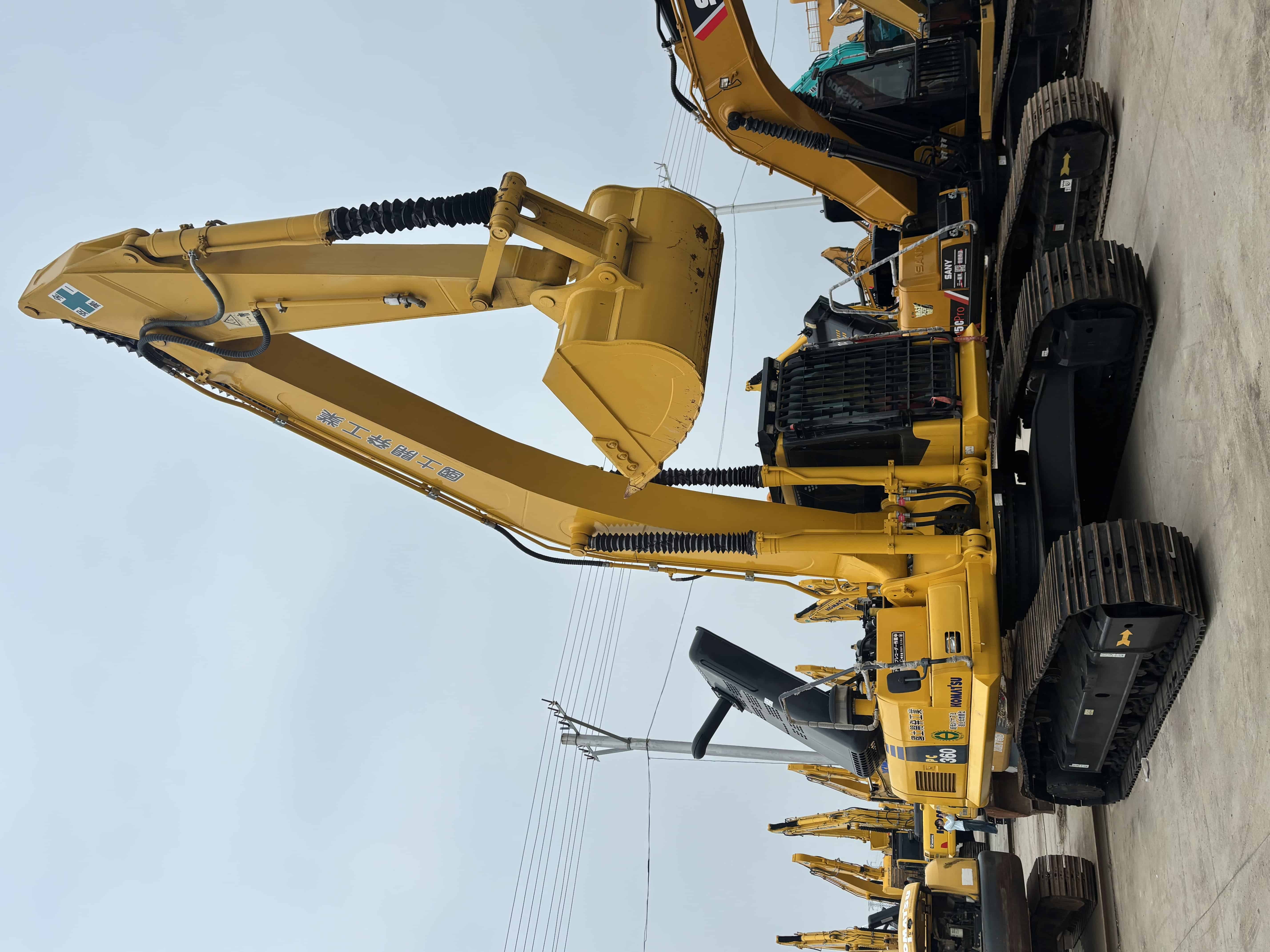 Komatsu PC360 photo 3