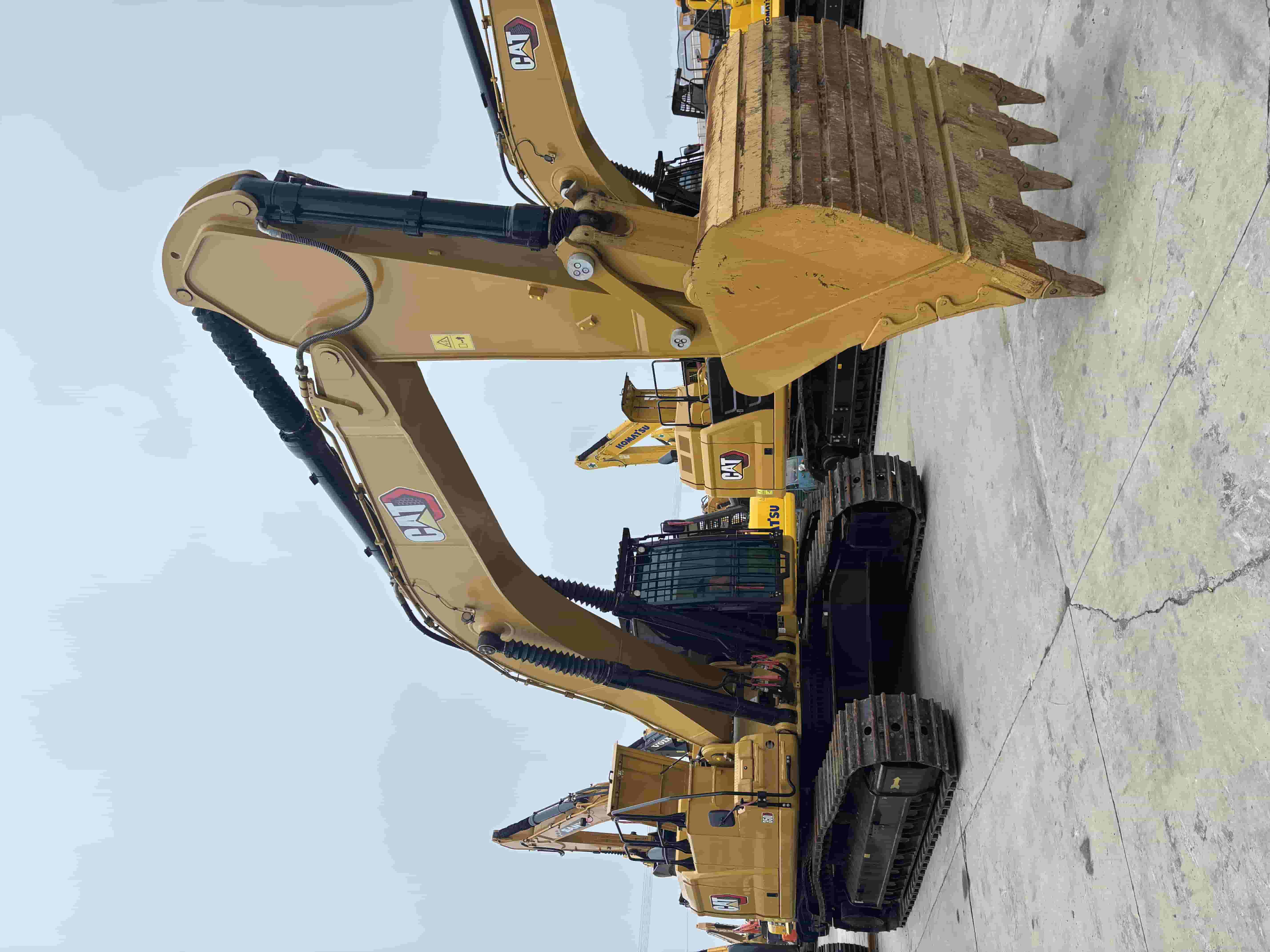 Cat 350 photo 2