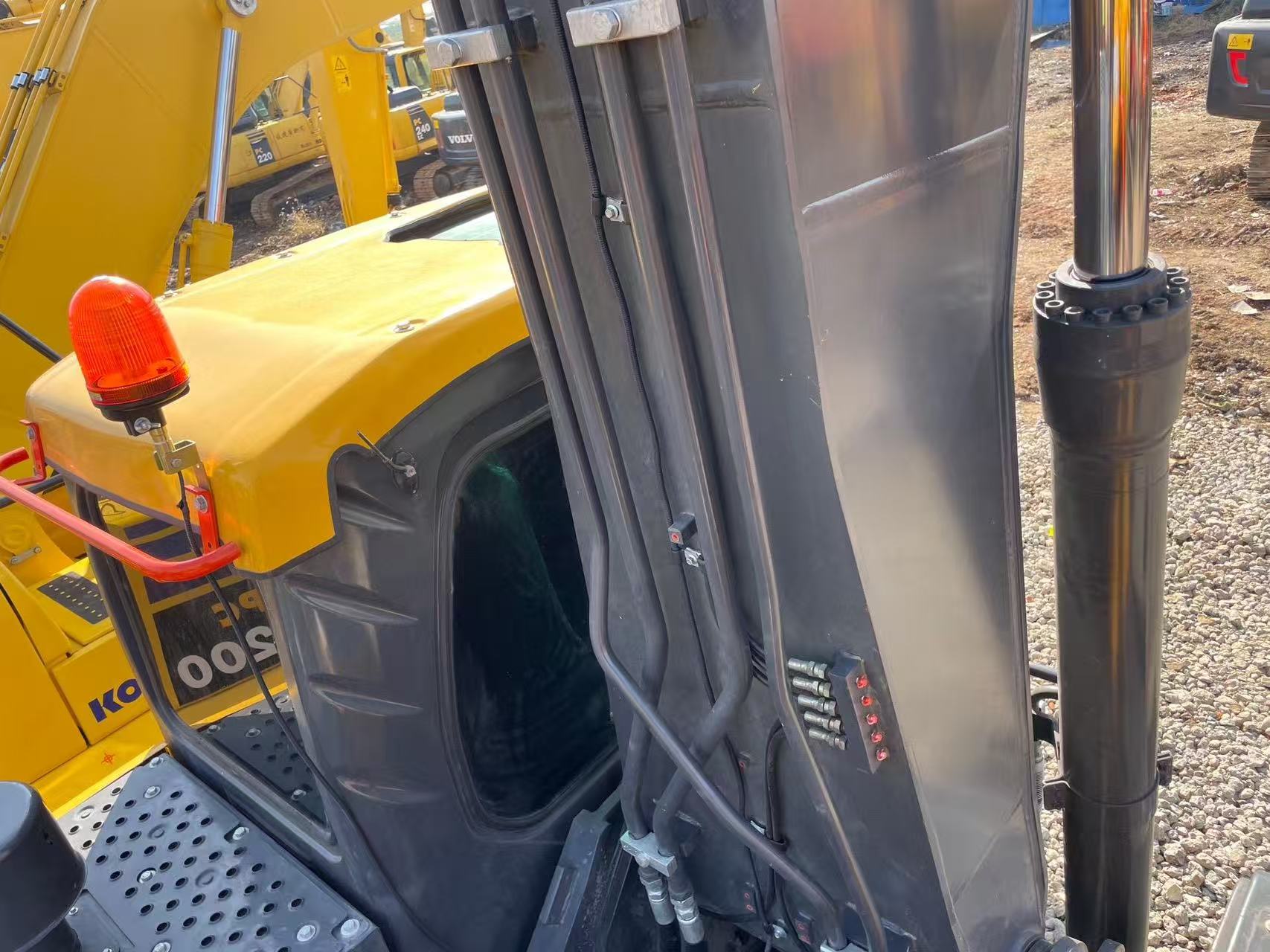 Volvo EC240 photo 7