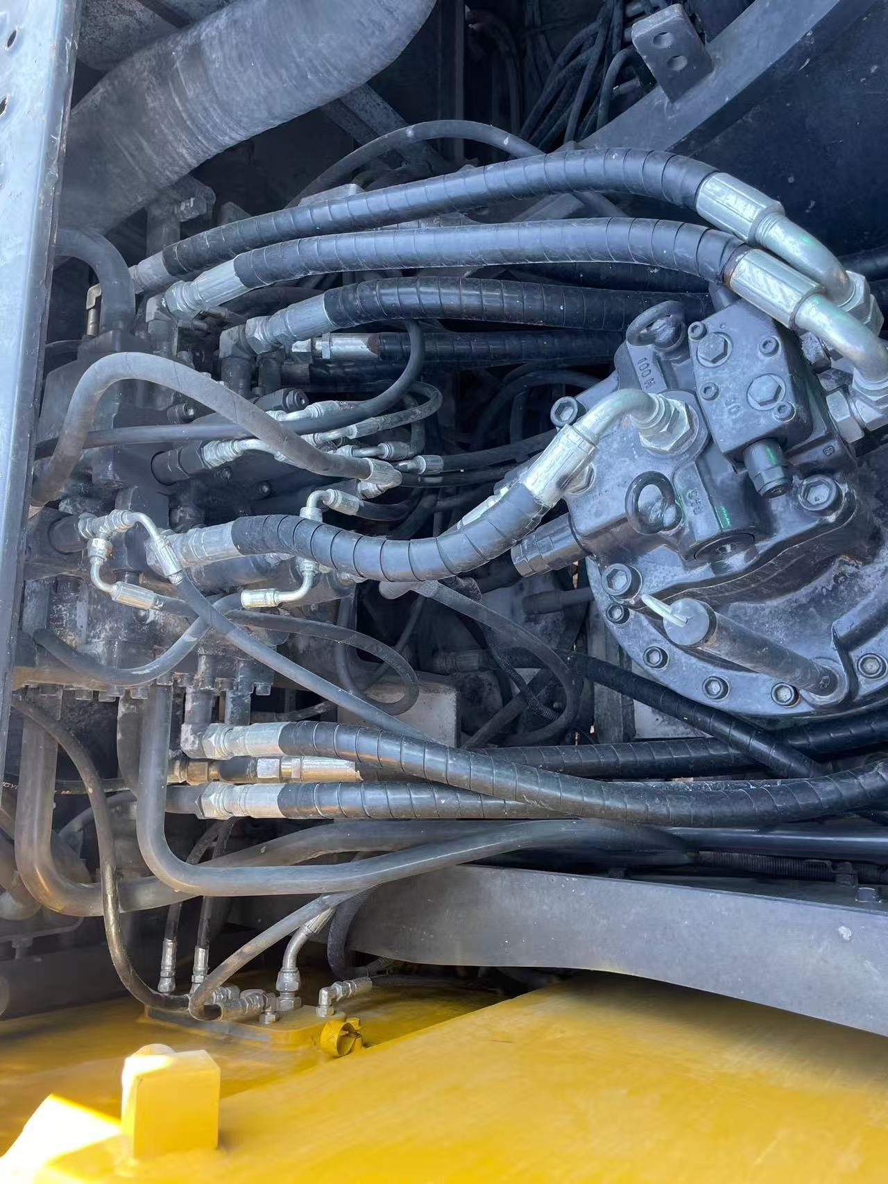 Volvo EC240 photo 12