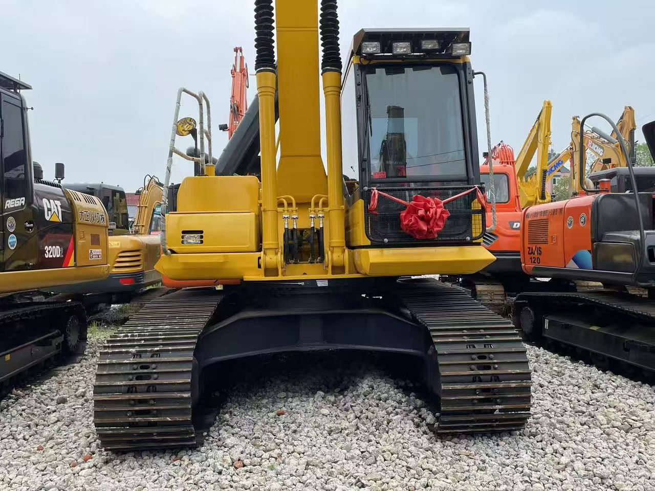 Komatsu PC200 photo 3