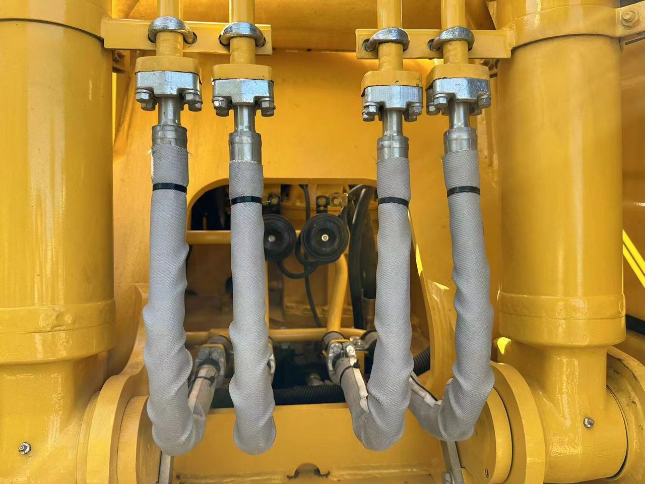 Komatsu PC200 photo 9