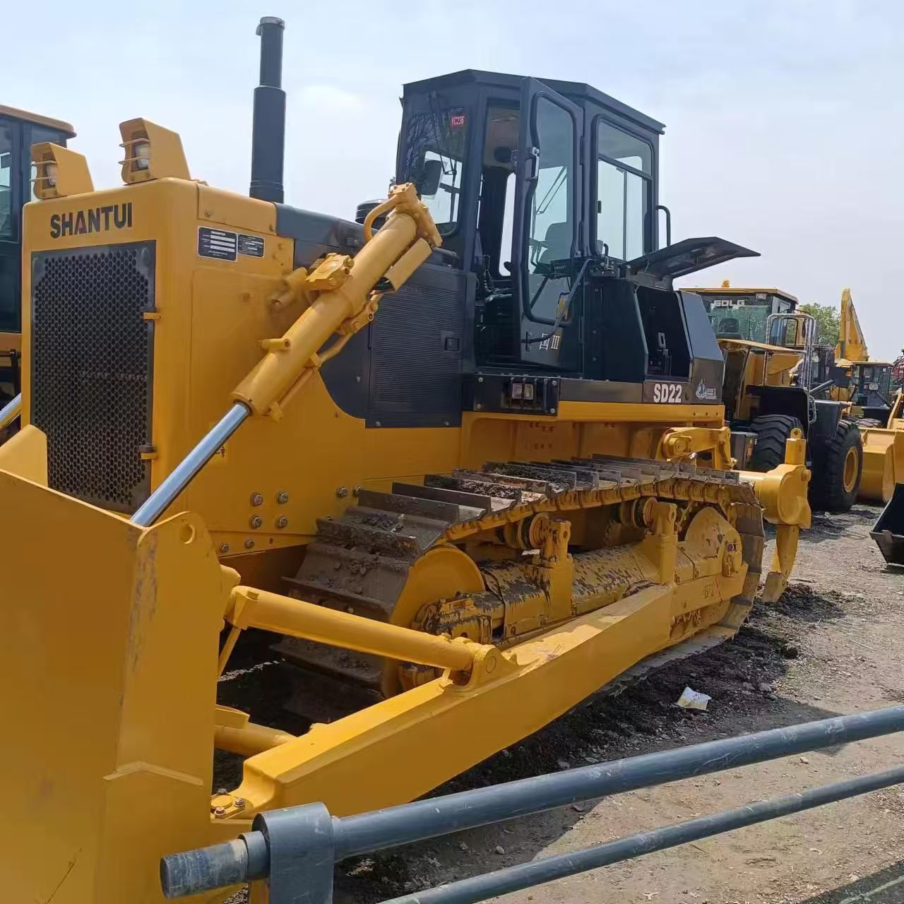 Shantui SD22 bulldozer photo 2