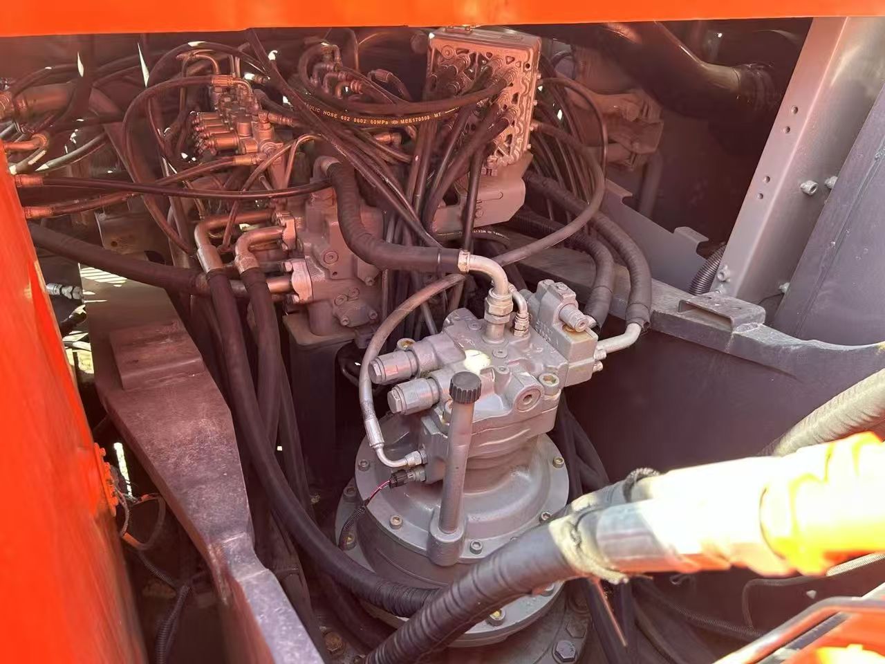 Hitachi ZX210 photo 6