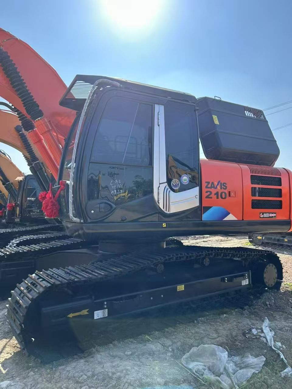 Hitachi ZX210 photo 2