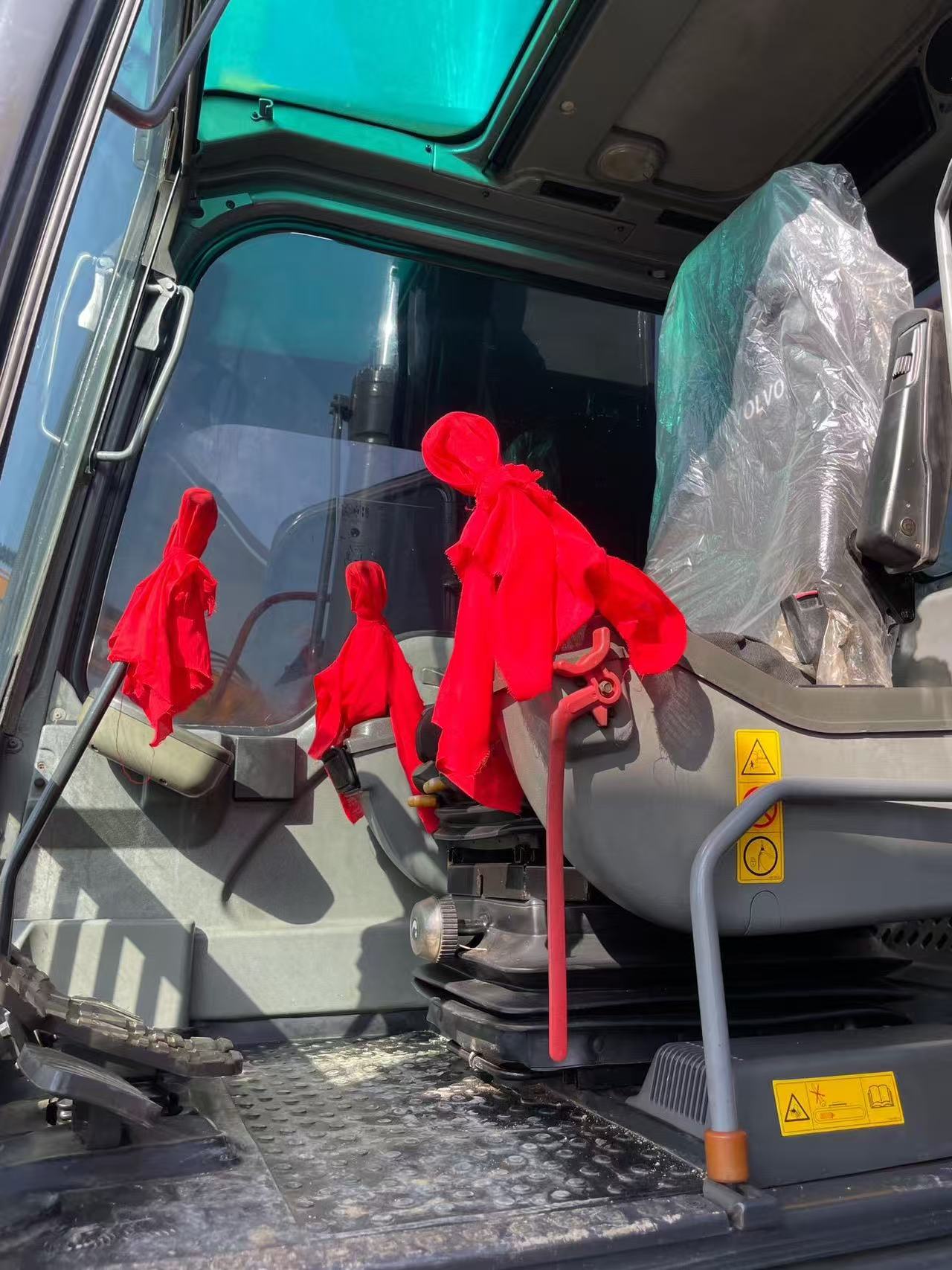 Volvo EC240 photo 8