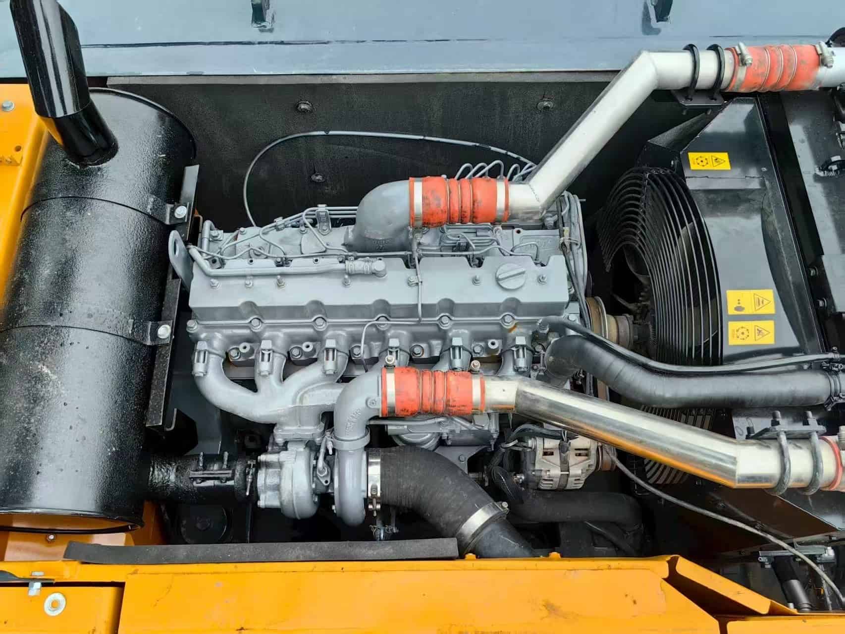 Hyundai 305LC-9S photo 4