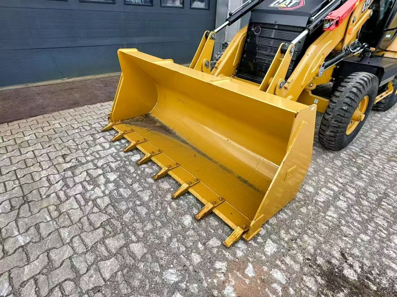 Cat 424 backhoe loader photo 4