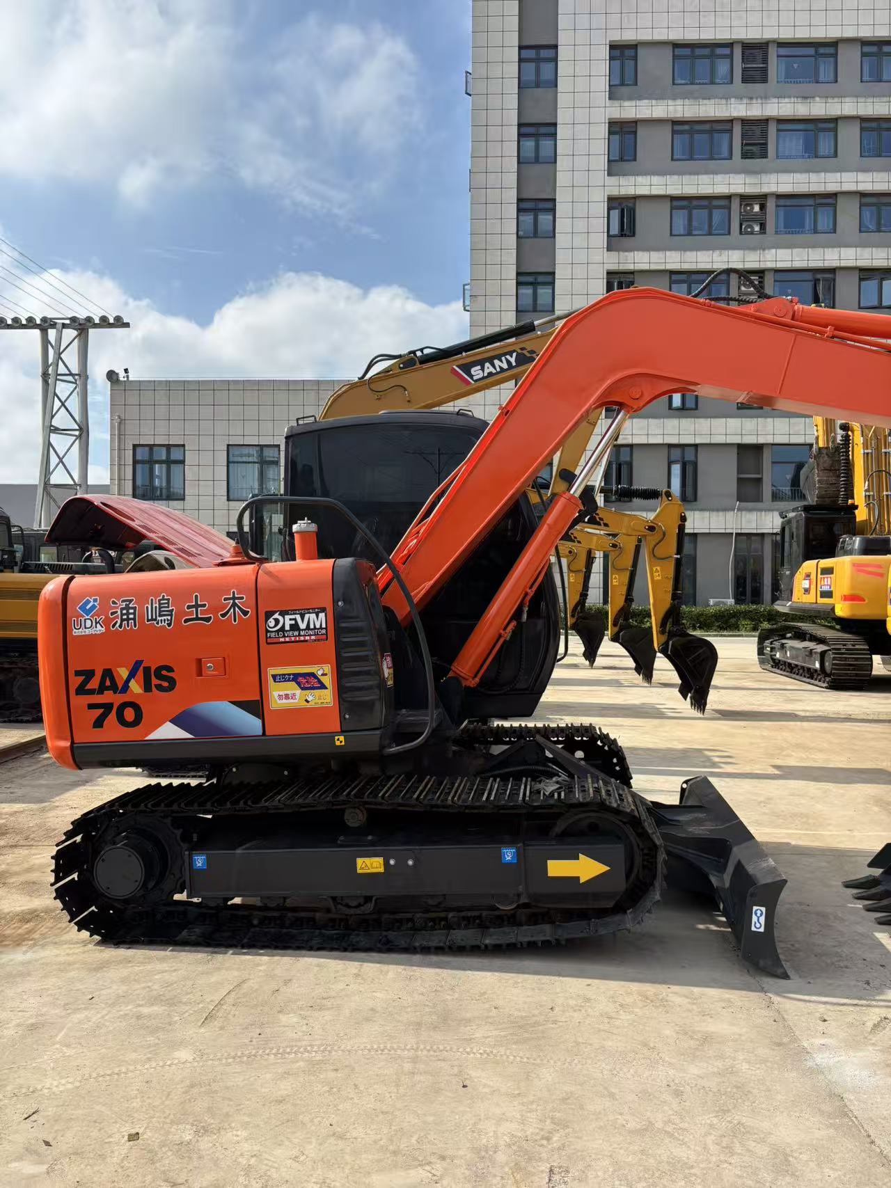 Hitachi ZX70 photo 1