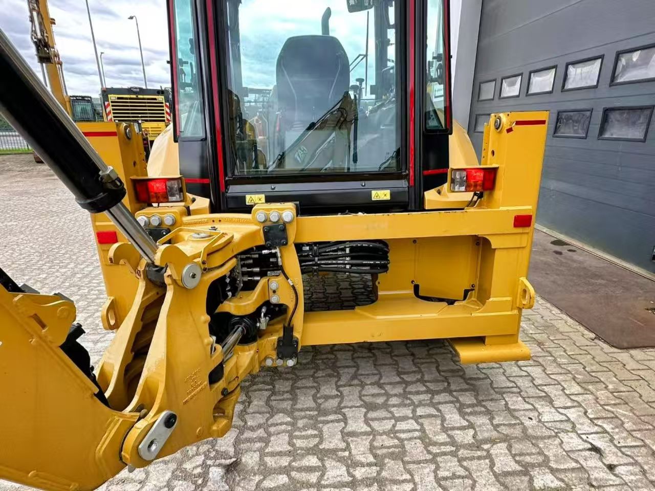 Cat 424 backhoe loader photo 6