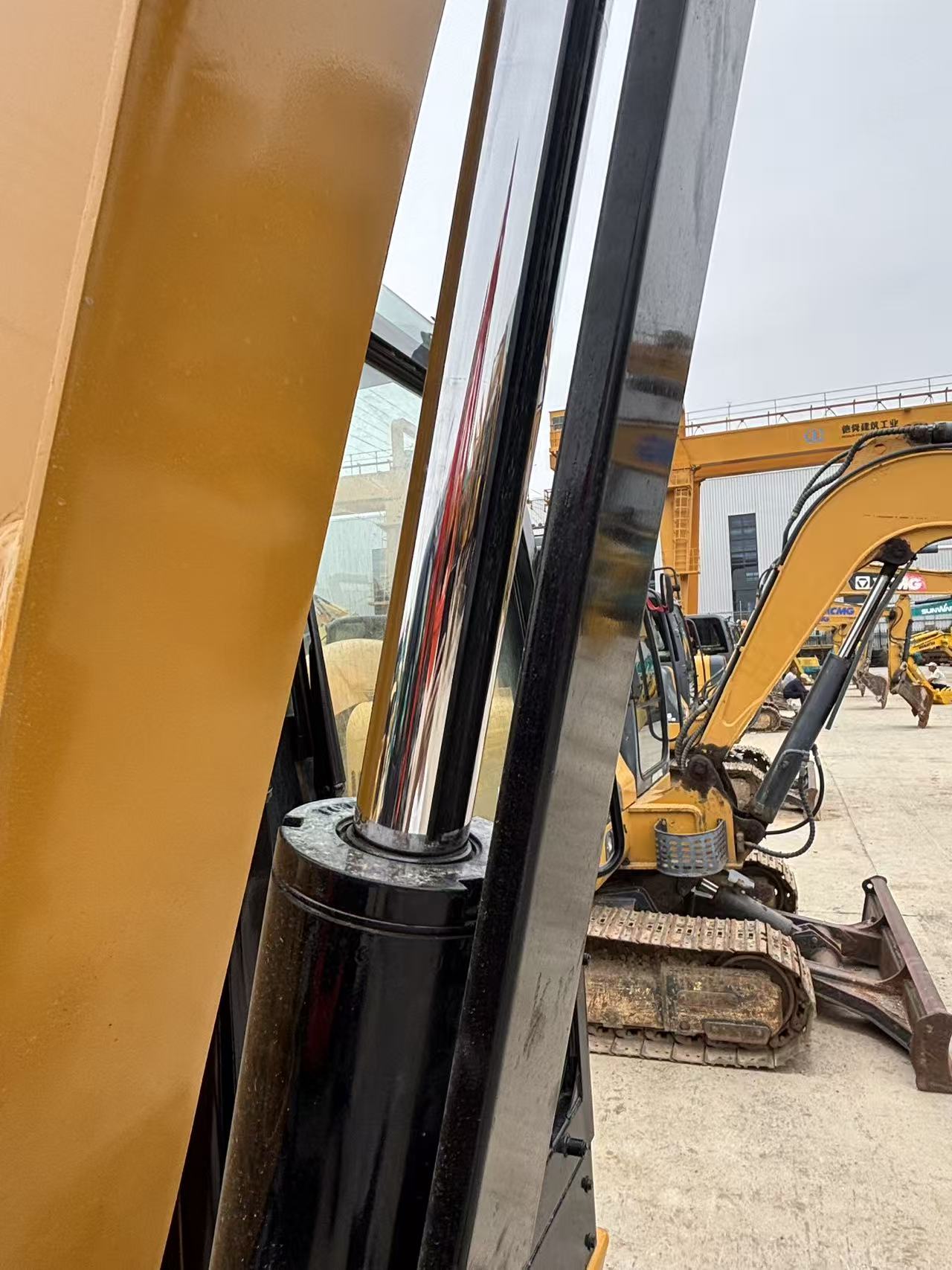 Cat 305.5 photo 7