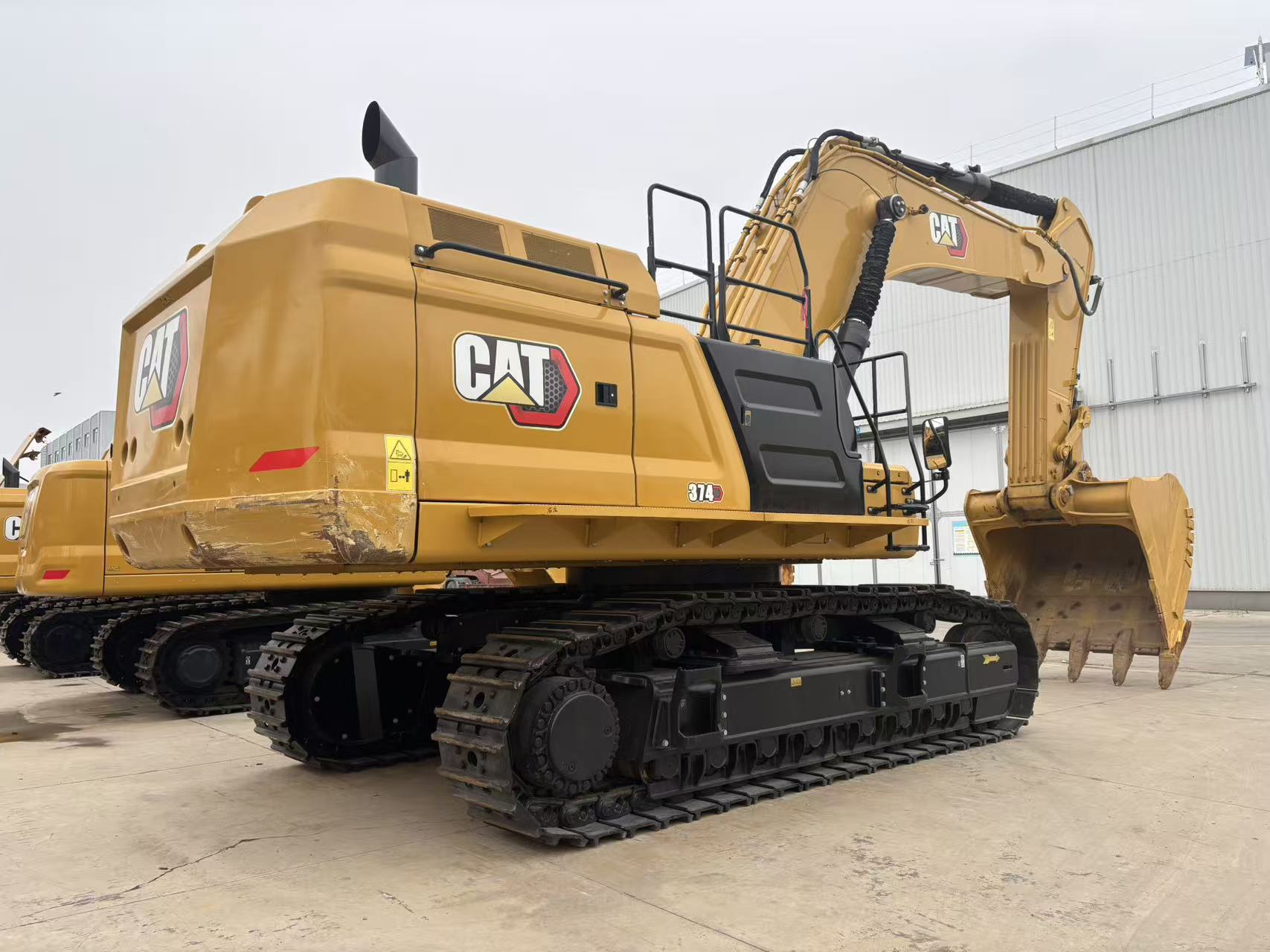 Cat 374 photo 4