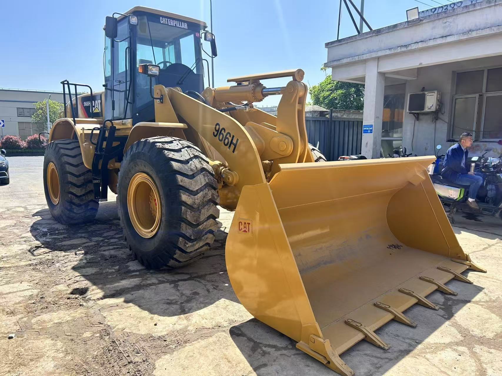 Cat 966H wheel loader photo 1