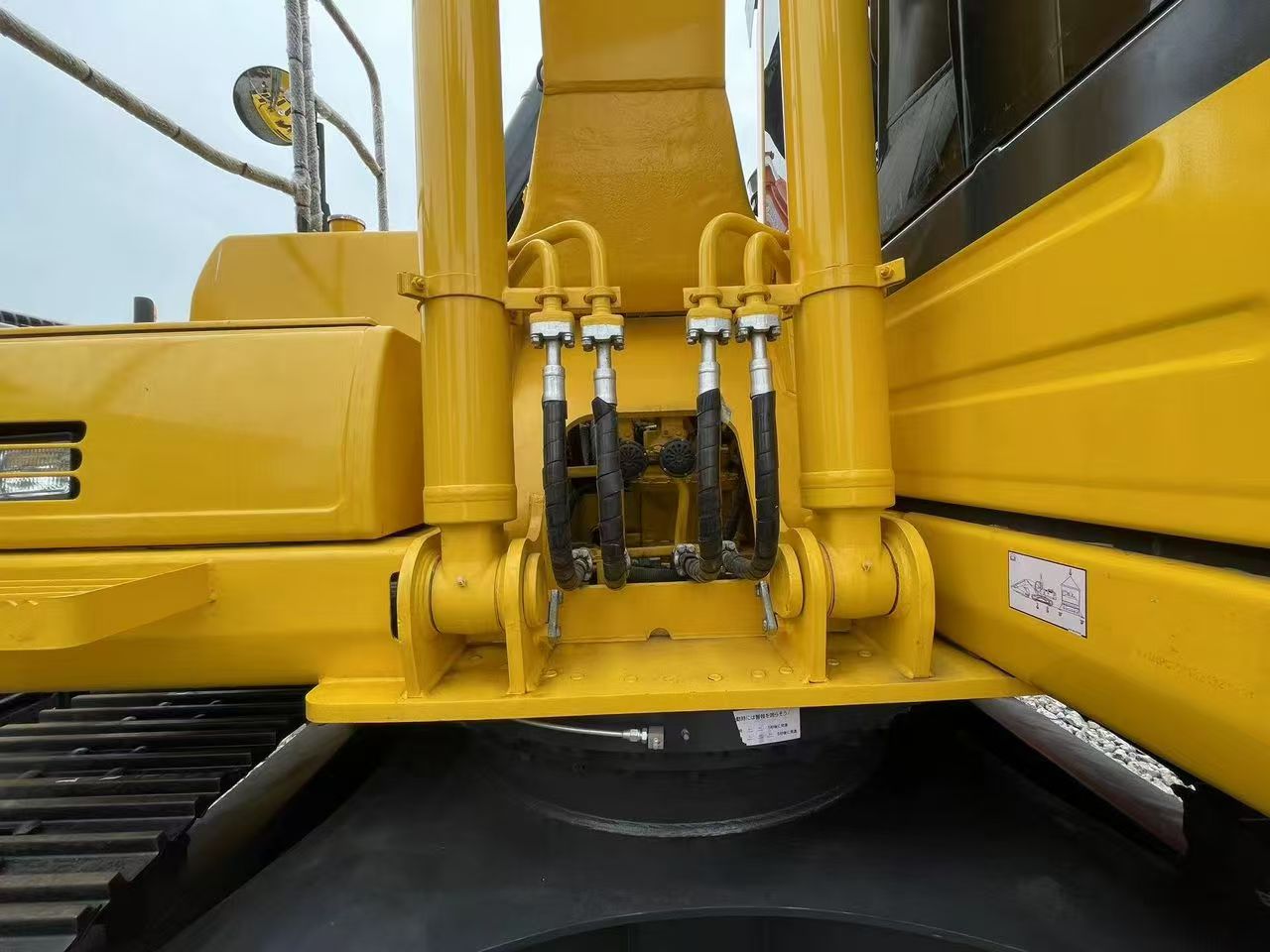 Komatsu PC200 photo 10