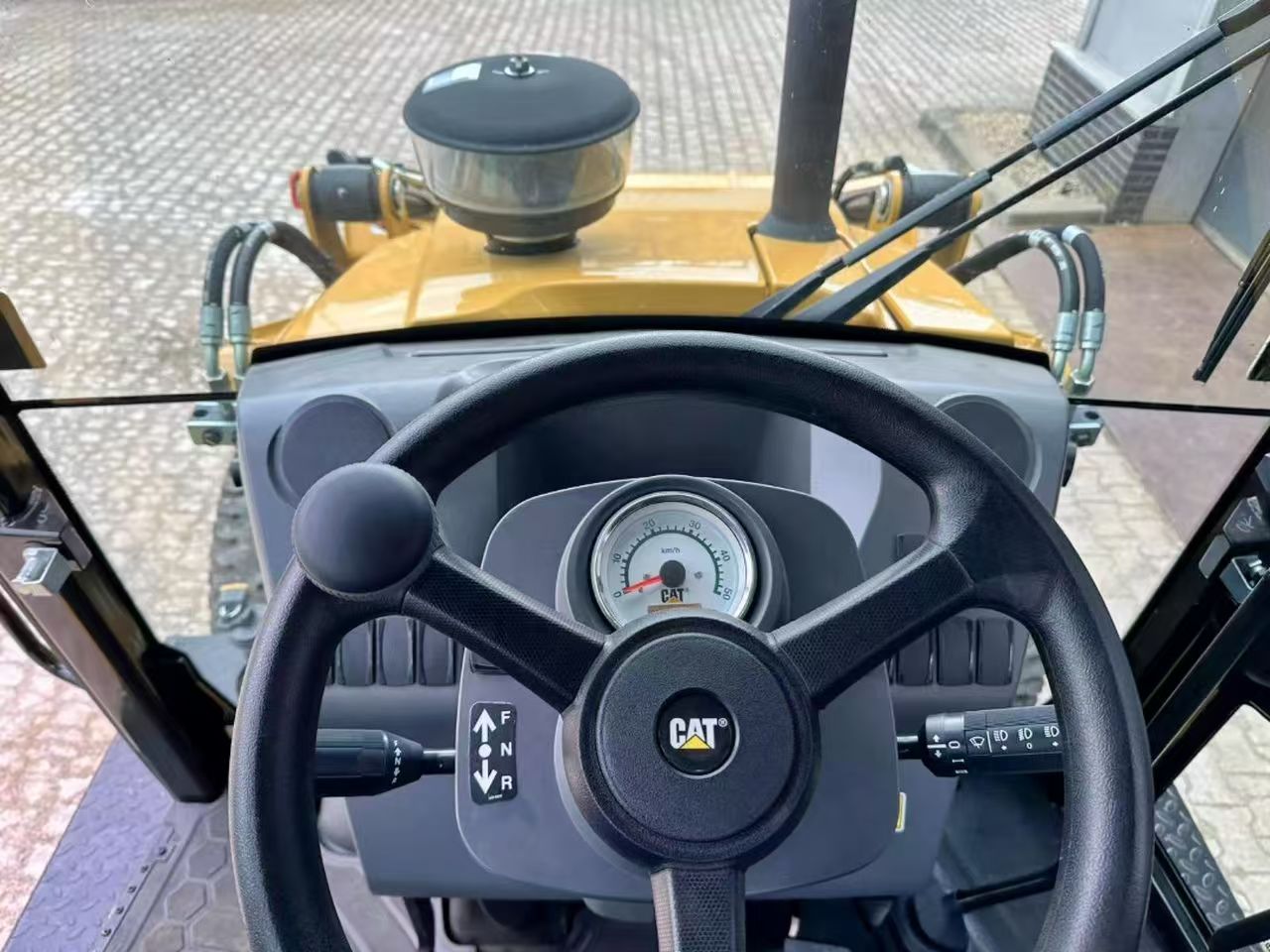 Cat 424 backhoe loader photo 9